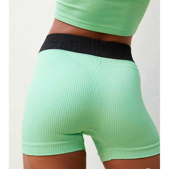 Free People Prajna Workout Short Sz M L Green Pull On Ribbed Knit Fitted Stretch - Picture 10 of 10